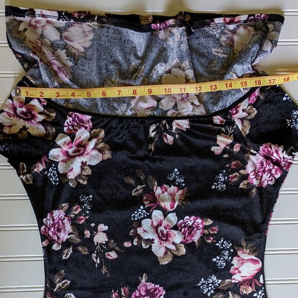 Vintage Seduction Off-the-Shoulder Floral Velvet Dress - Picture 11 of 11